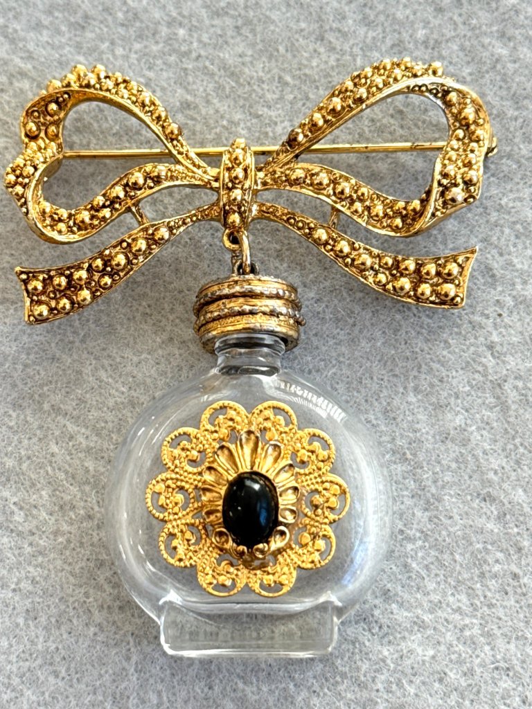Juliana Perfume Bottle Brooch Large Bow Gold Tone Glass Black Cabochon Ref 6592 100$
